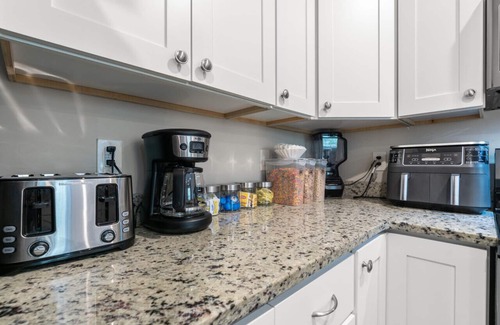 Myrtle Beach Apartment | D · Modern 4BR Central Near Beach & Pier King Beds #D