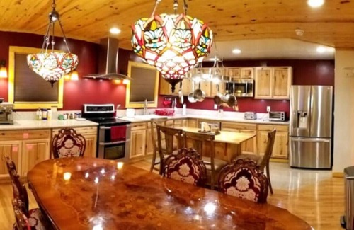 Stanardsville Condo | D · Royal Suite at White Lotus Eco Spa Retreat