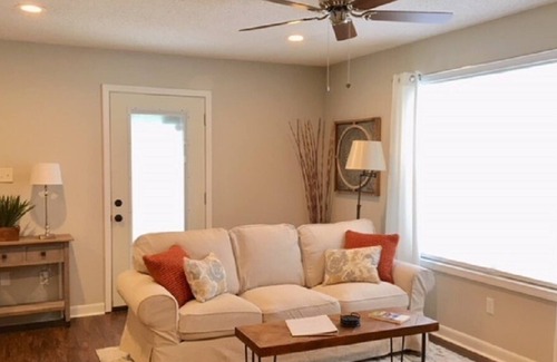 Prien House | D's Cottage South Lake Charles Comfortable and Private