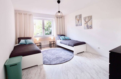 Unterbach Apartment | D02 Helle und Freundliche Ferienwohnung für Drei in Düsseldorf mit Gratis W-lan und Waschmaschine