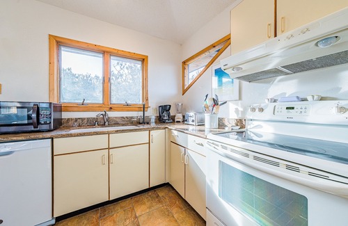 Tuckahoe House | D0236 Aylesbury. Oceanside Home in Duck, Community Pool, WiFi, Sunday Turn