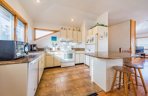 Tuckahoe House | D0236 Aylesbury. Oceanside Home in Duck, Community Pool, WiFi, Sunday Turn