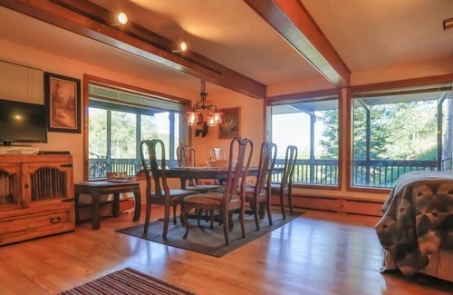 Glenwood Springs Condo | D1: Larger than the standard Studio, D1 has lots of extra space and great views.
