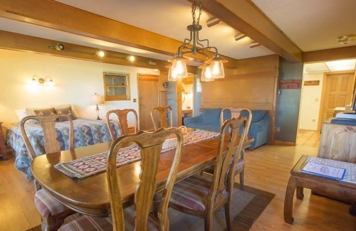 Glenwood Springs Condo | D1: Larger than the standard Studio, D1 has lots of extra space and great views.