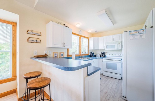 Tuckahoe House | D3001 Duck Haven/Pool & Hot Tub/Easy Walk to Ocean & Sound