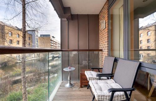 De Beauvoir Apartment | D8 - Canal View Apartment