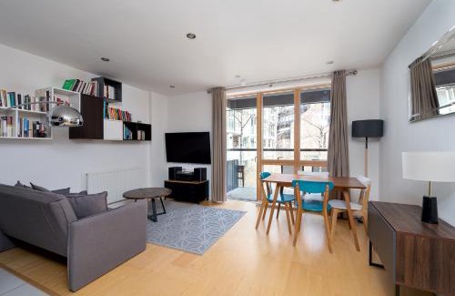De Beauvoir Apartment | D8 - Canal View Apartment