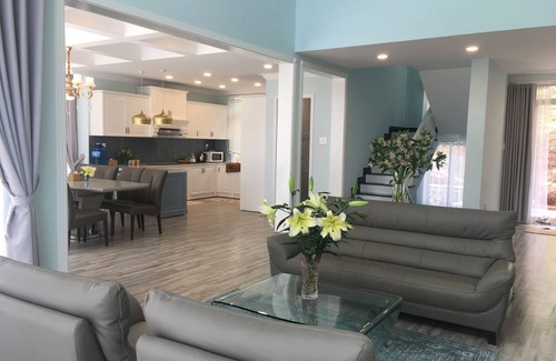 Da Lat Villa | Da Lat Luxury Lake View Luis Villa