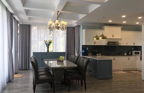 Da Lat Villa | Da Lat Luxury Lake View Luis Villa