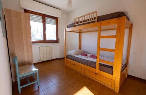 Ex Campo d'Aviazione Apartment | Da Nonna Gina, casa luminosa con aria condizionata