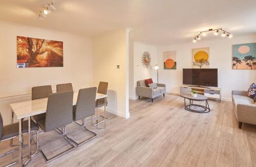 Darlington House | Dacama at Dene Grove- with Patio and 2 Free Parking