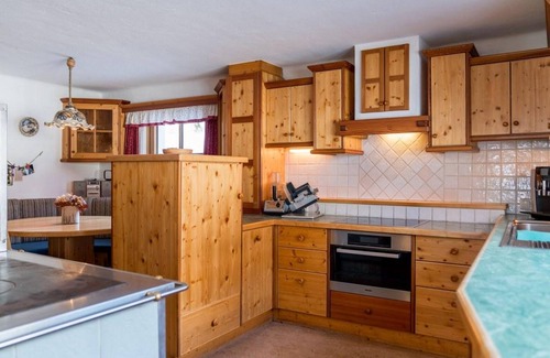 Gossenberg Apartment | Dachsteinblick - Zweibettzimmer mit Dusche, WC - Klausnerhof