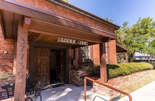 Dade City House | Dade City's Historic 1892 Locke Inn Estate