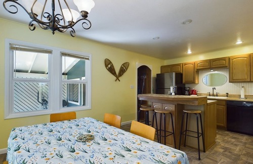 Packwood House | Daffodil Cottage! Downtown Packwood, walk to brewery, restaurants, shops! WIFI