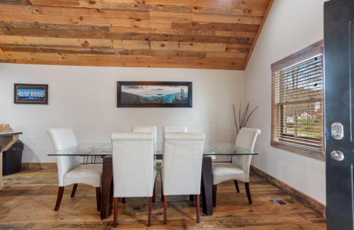 Blue Ridge House | Daffodil Daydreams - Dog Friendly Cabin