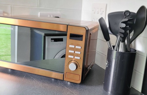 River House | Dagenham - House - Sleeps 4 - Garden - City Centre