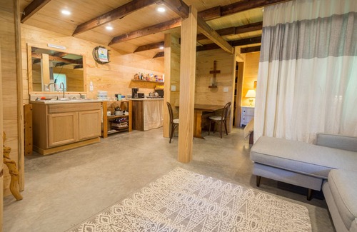 Lindley Park Bed & Breakfast | Dailey Renewal Retreat Bed & Breakfast