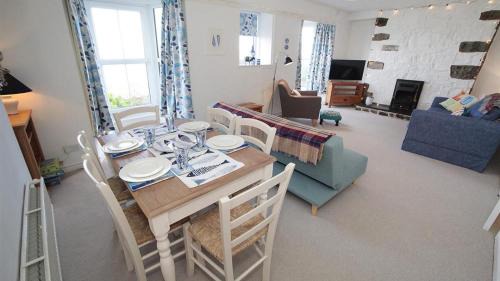 Mumbles House | Daisy Cottage