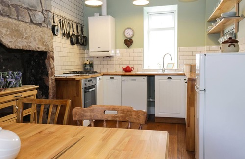 Moffat Cottage | DAISY COTTAGE, pet friendly in Moffat