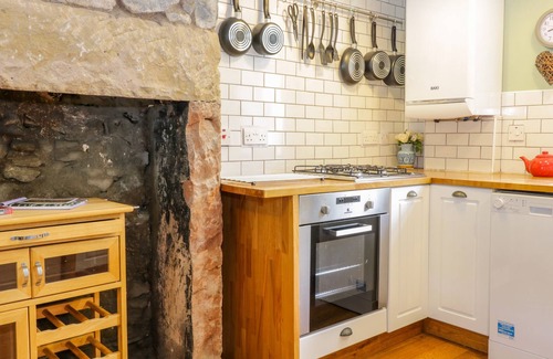 Moffat Cottage | DAISY COTTAGE, pet friendly in Moffat