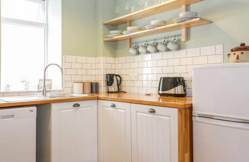 Moffat Cottage | DAISY COTTAGE, pet friendly in Moffat