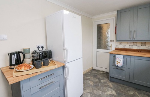 Wigton Cottage | DAISY COTTAGE, pet friendly, with hot tub in Wigton