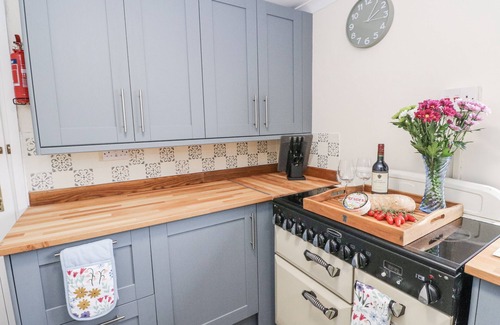 Wigton Cottage | DAISY COTTAGE, pet friendly, with hot tub in Wigton