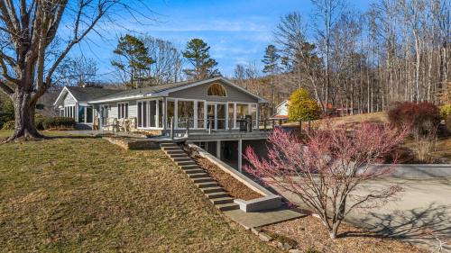 Candler House | Daisy Farm by Carolina Mornings
