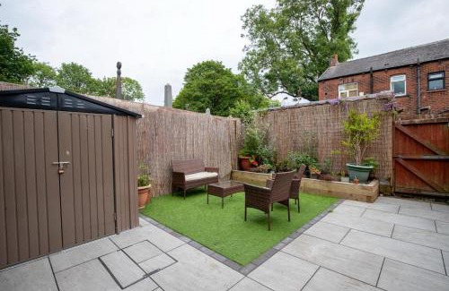 Chadderton House | Daisy Guest House