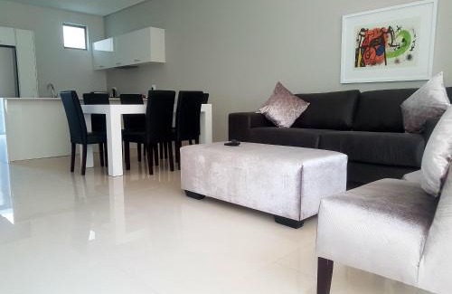 Sandown Apartment | Daisy Place