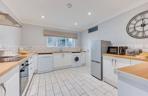 Halesworth House | Dakings - Two Bedroom House, Sleeps 4