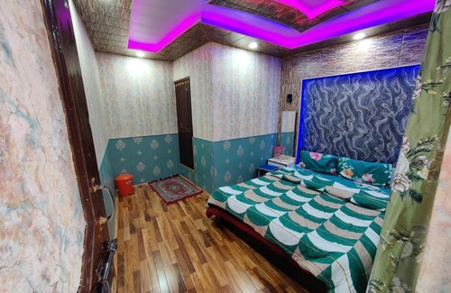 Srinagar House | Dal Point View