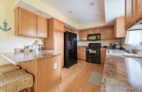West Wing Estates House | Dale Cottage - Just a block away from beautiful Lake Michigan!
