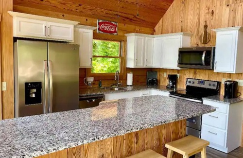 Byrdstown Cabin | Dale Hollow Lakeview Getaway Log Cabin 3 Bedroom 2.5 Baths Scenic View Game Room