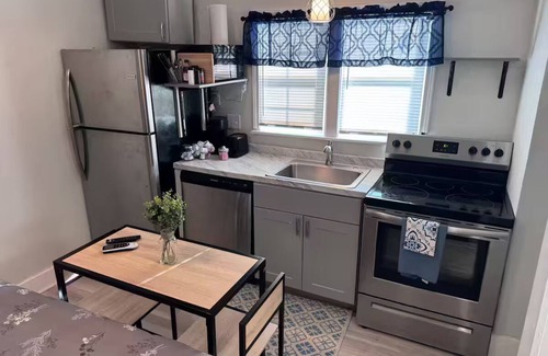 Oak Cliff Apartment | Dallas - Efficiency in Bishop Arts - Pet Friendly!