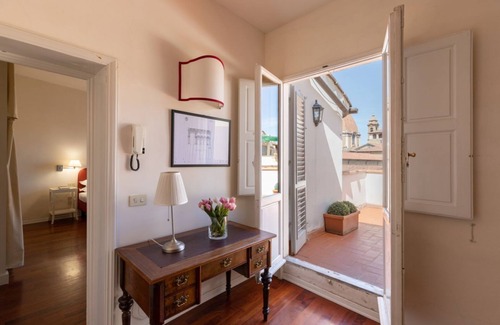 Duomo Apartment | Damasco penthouse with terrace near the Duomo