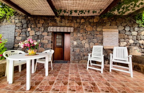Siba-Roncone House | Dammuso nespolo