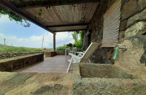 Siba-Roncone House | Dammuso nespolo