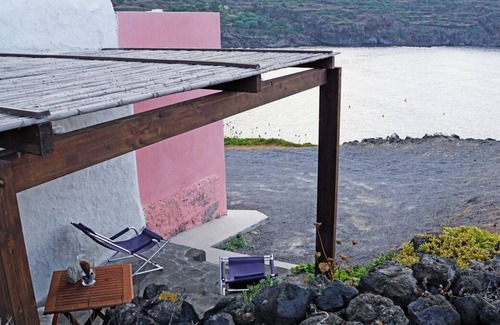 Tracino House | Dammuso Refuge on the sea