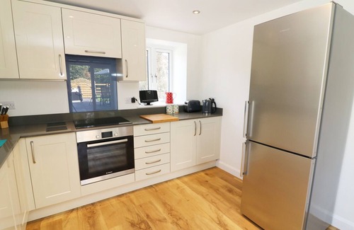 Casterton Cottage | DAMSON BARN, family friendly, with hot tub in Kirkby Lonsdale
