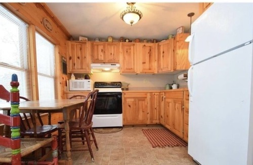 Danbury Cabin | DANBURY 3 BEDROOM LAKEFRONT CABIN