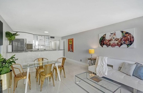 Downtown Miami Condo | Dance with Me! Jr size 2 bedroom, Water and Park Views