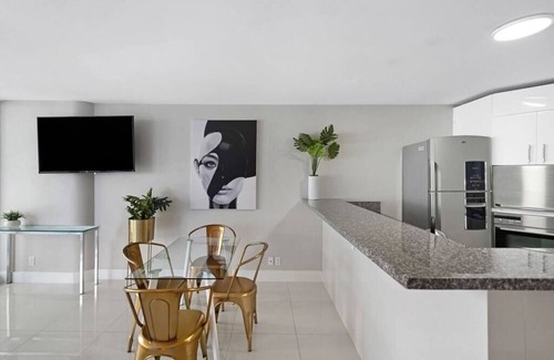 Downtown Miami Condo | Dance with Me! Jr size 2 bedroom, Water and Park Views