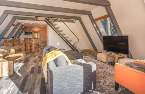 Talmont Cabin | Dancing Bear by AvantStay | In Talmont Access To Lake Tahoe Park Association