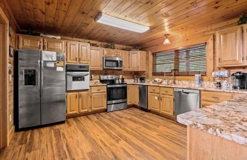 Gatlinburg - Pigeon Forge House | Dancing Bear Lodge by Stony Brook Cabins