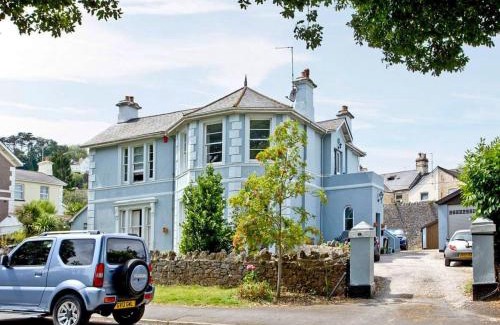 Liverton House | Dandelions
