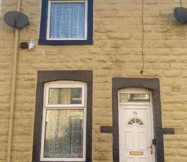Burnley Apartment | Dane Guest House Free Parking Fast WiFi Modern Living