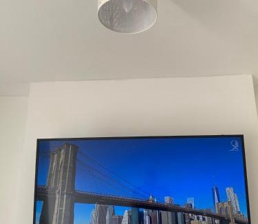Burnley Apartment | Dane Guest House Free Parking Fast WiFi Modern Living