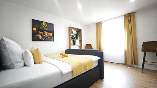 Mulheim-Karlich Apartment | DANESSI-Business-Apartment, nahe Industriegebiet und Koblenz, WLAN, Smart TV Boxspringbett, Vollausgestattete Küche mit Ninja Heißluft, WMF uvm