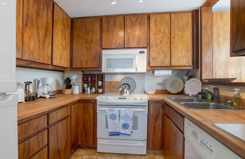 Diamond Head - Kapahulu - St. Louis Condo | Danno's Hawaii Five-O Condo, Base of Diamond Head, Full Ocean View, Private